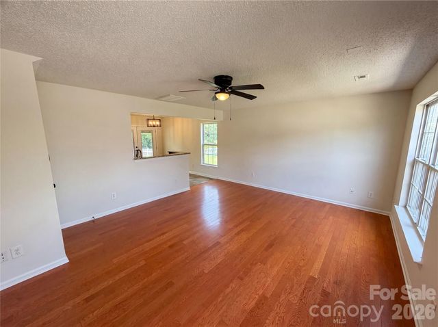 6121 Linda Vista Lane, Charlotte, NC 28216