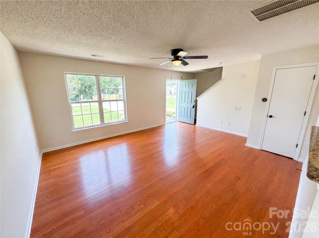 6121 Linda Vista Lane, Charlotte, NC 28216