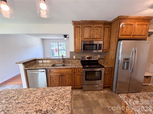 6121 Linda Vista Lane, Charlotte, NC 28216