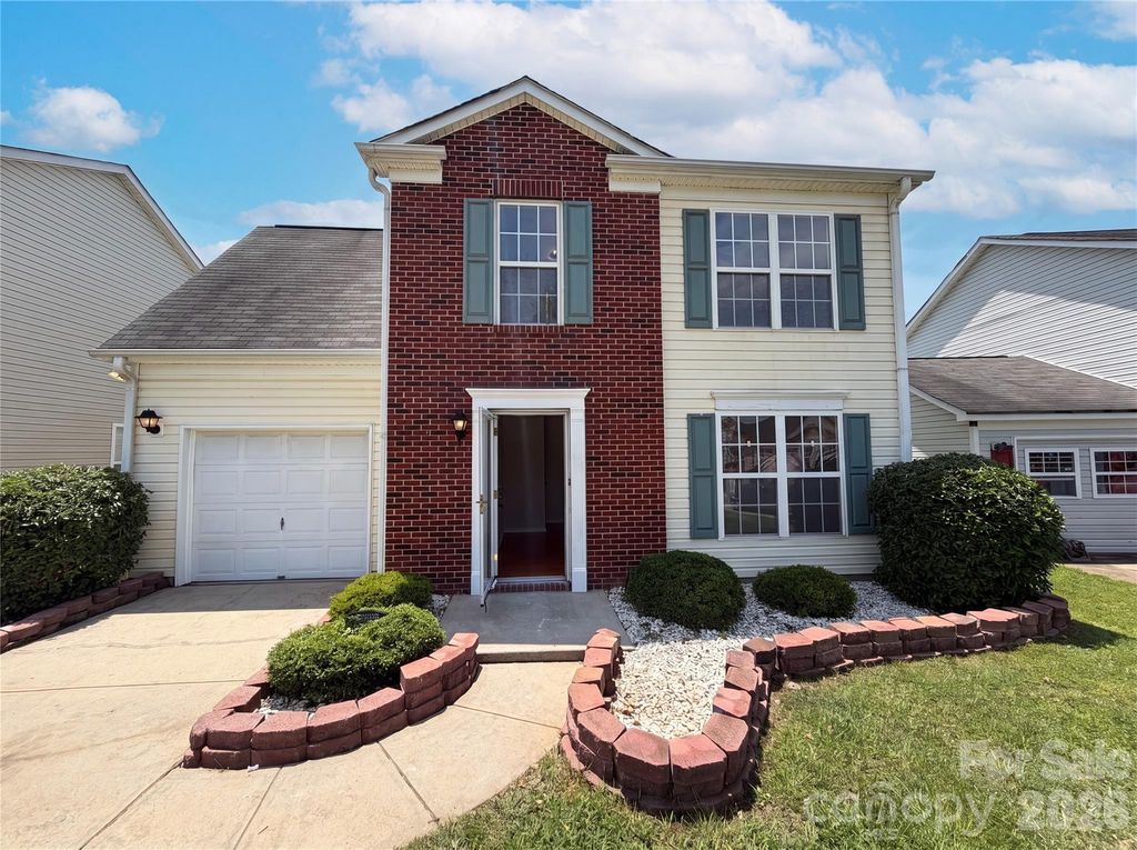 6121 Linda Vista Lane, Charlotte, NC 28216