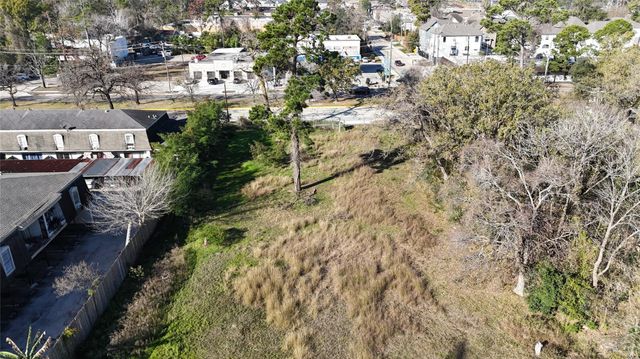 2818 W T C Jester Boulevard, Houston, TX 77018