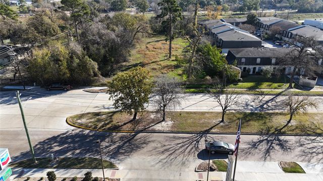 2818 W T C Jester Boulevard, Houston, TX 77018