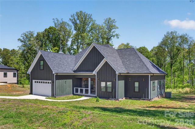 2002 Plain Field Drive, Bessemer City, NC 28016
