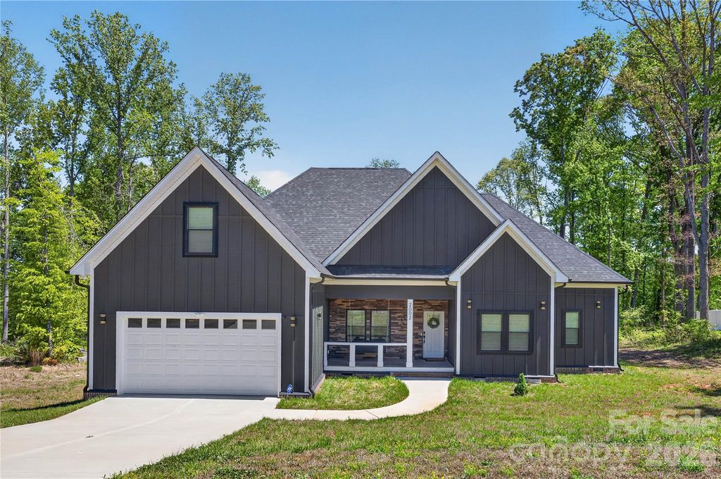 2002 Plain Field Drive, Bessemer City, NC 28016