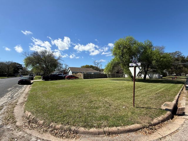 204 8th Avenue N, Texas City, TX 77590