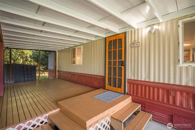 6978 Hannegan Road, Lynden, WA 98264