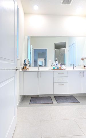 4260 NW 82nd Ave, Doral, FL 33166