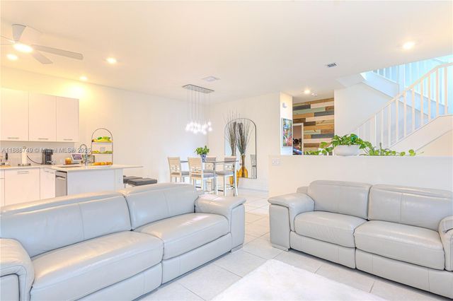 4260 NW 82nd Ave, Doral, FL 33166