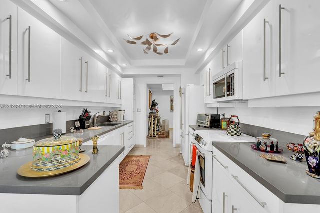 2000 Island Blvd 305, Aventura, FL 33160