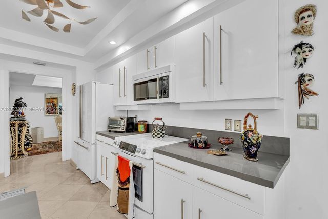 2000 Island Blvd 305, Aventura, FL 33160