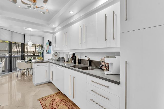 2000 Island Blvd 305, Aventura, FL 33160