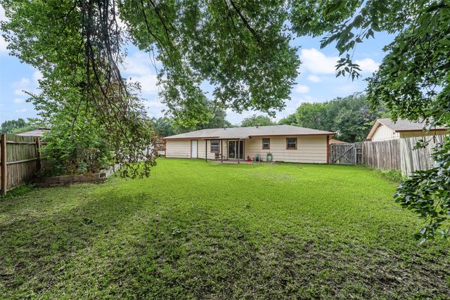 657 Sue Ann Lane, Burleson, TX 76028