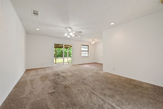 657 Sue Ann Lane, Burleson, TX 76028