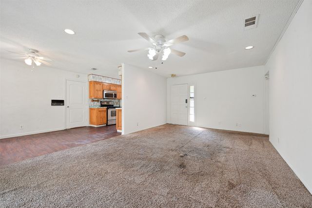 657 Sue Ann Lane, Burleson, TX 76028