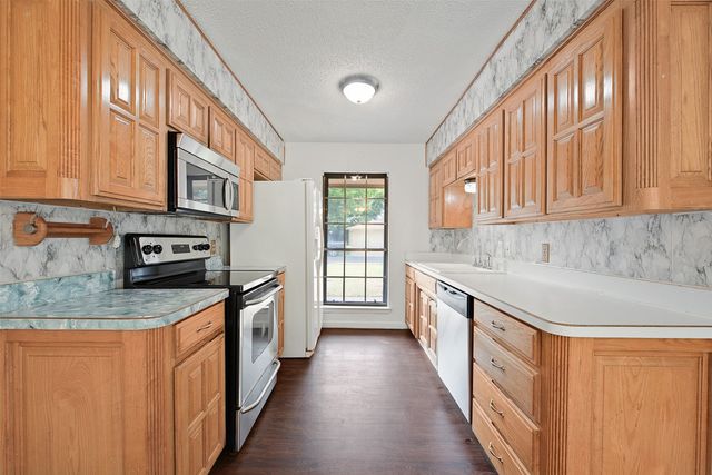 657 Sue Ann Lane, Burleson, TX 76028