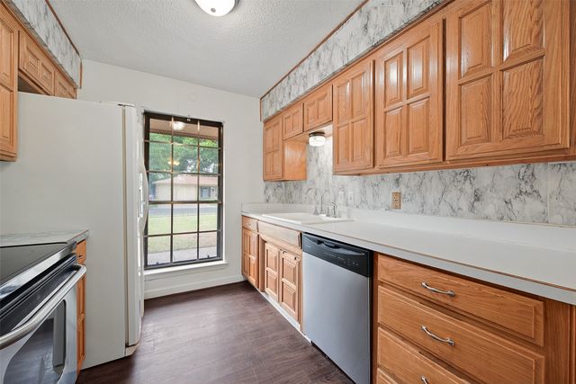 657 Sue Ann Lane, Burleson, TX 76028