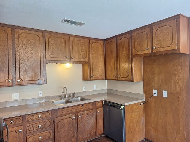 513 Simmons Drive, Euless, TX 76040
