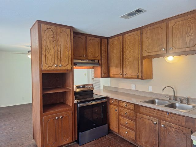 513 Simmons Drive, Euless, TX 76040