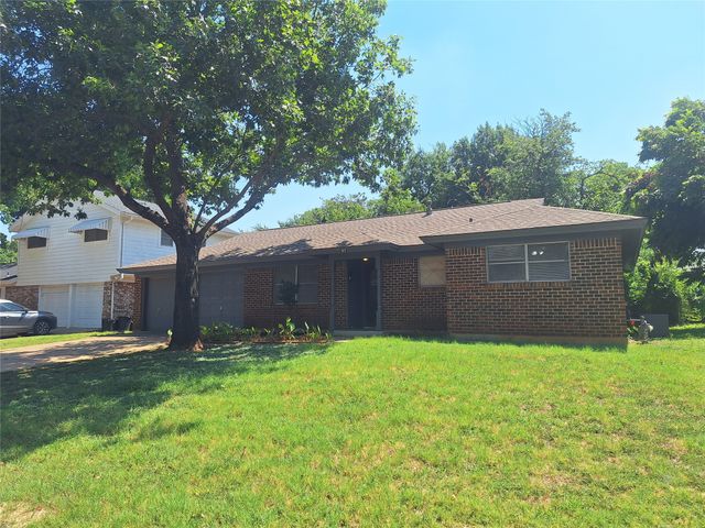 513 Simmons Drive, Euless, TX 76040