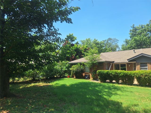 513 Simmons Drive, Euless, TX 76040