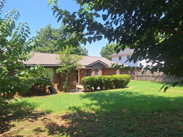 513 Simmons Drive, Euless, TX 76040
