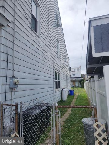 12 N FRONT ST, Saint Clair, PA 17970