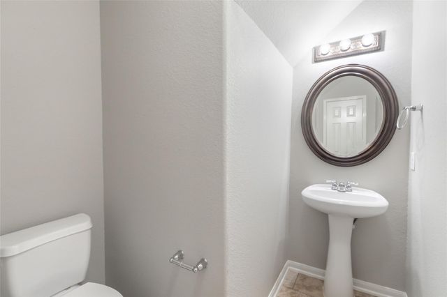 10414 Whisper Bluff Drive, Humble, TX 77396