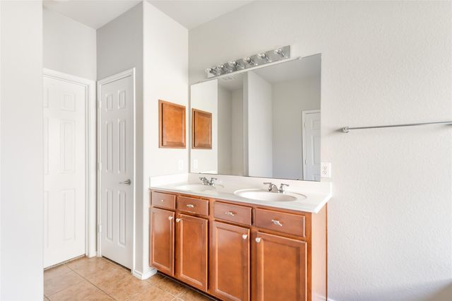 10414 Whisper Bluff Drive, Humble, TX 77396