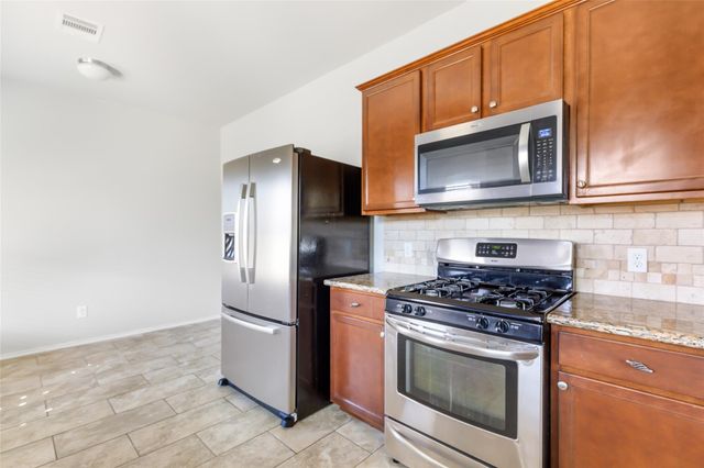 10414 Whisper Bluff Drive, Humble, TX 77396