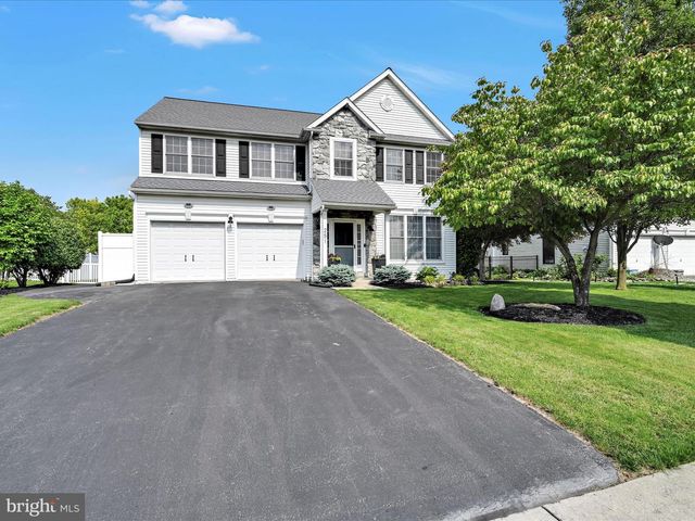 251 N OAK STREET, Lititz, PA 17543