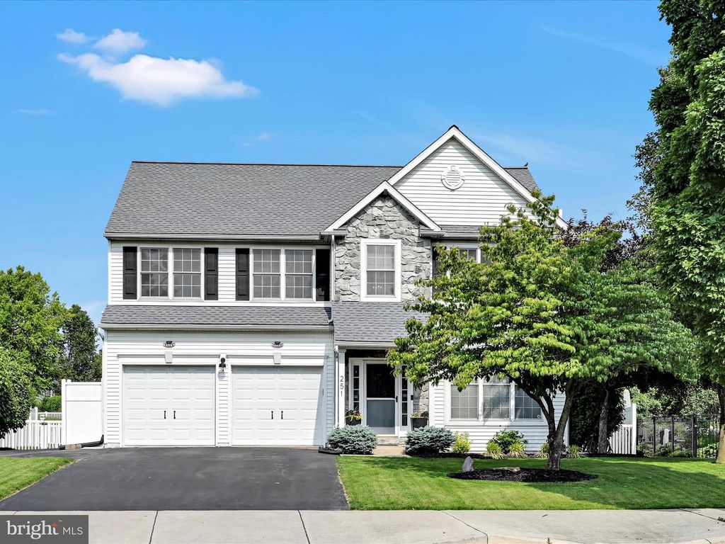 251 N OAK STREET, Lititz, PA 17543