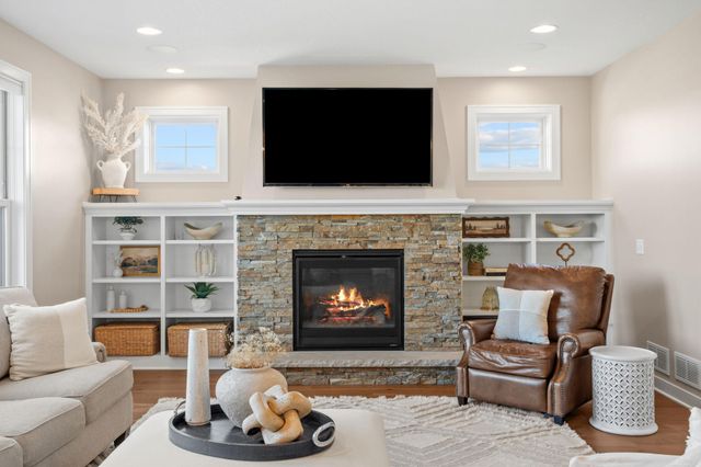 16513 Duluth Trail, Lakeville, MN 55044