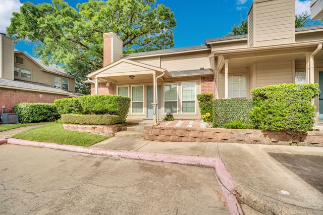1440 Meadowood Village Drive, Fort Worth, TX 76120