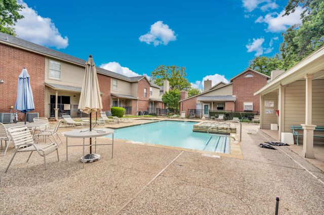1440 Meadowood Village Drive, Fort Worth, TX 76120