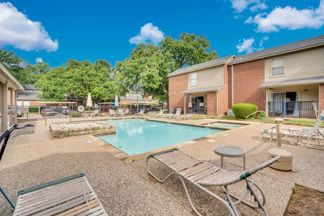 1440 Meadowood Village Drive, Fort Worth, TX 76120