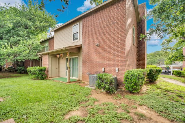 1440 Meadowood Village Drive, Fort Worth, TX 76120