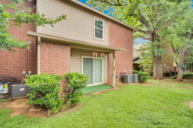 1440 Meadowood Village Drive, Fort Worth, TX 76120