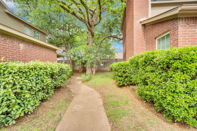 1440 Meadowood Village Drive, Fort Worth, TX 76120