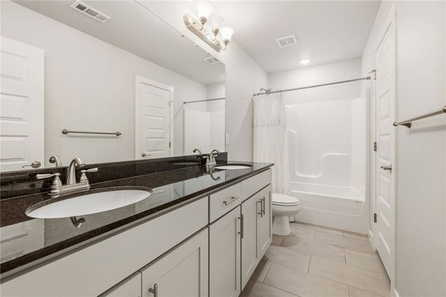 641 Kayla Maria Street, Prairie Grove, AR 72753