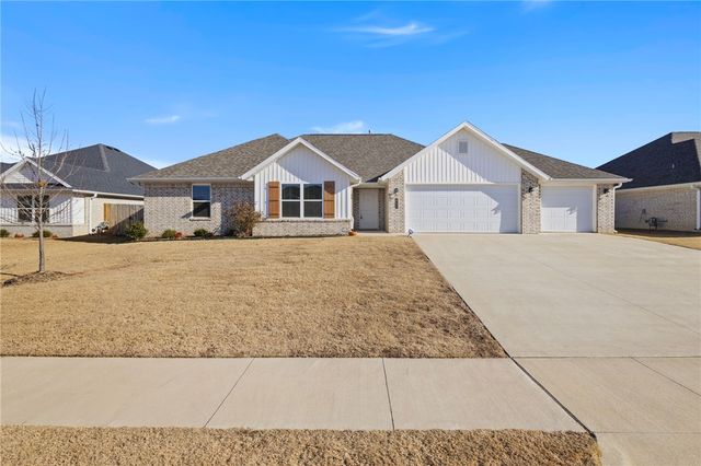 641 Kayla Maria Street, Prairie Grove, AR 72753