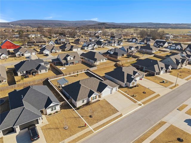 641 Kayla Maria Street, Prairie Grove, AR 72753