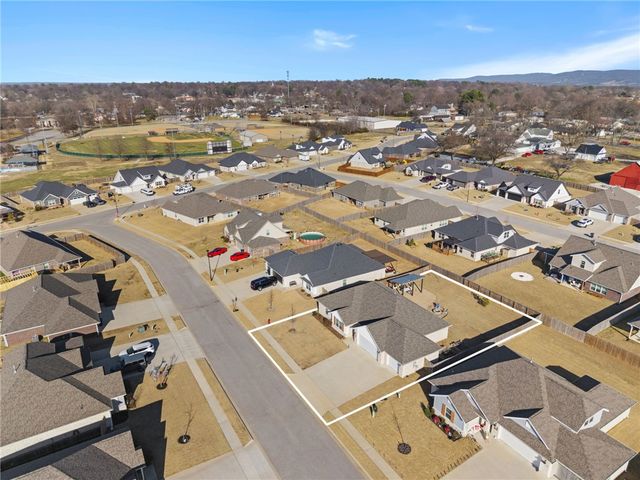 641 Kayla Maria Street, Prairie Grove, AR 72753