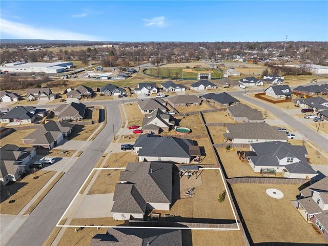 641 Kayla Maria Street, Prairie Grove, AR 72753