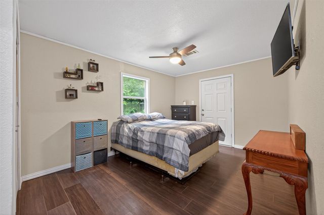 241 Quail Creek Drive, Cleveland, TX 77328