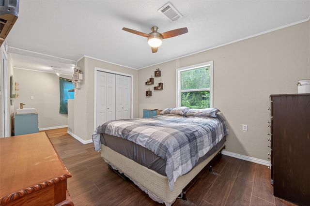 241 Quail Creek Drive, Cleveland, TX 77328