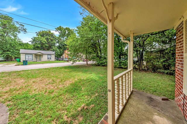 1404 E Tennie Street, Gainesville, TX 76240
