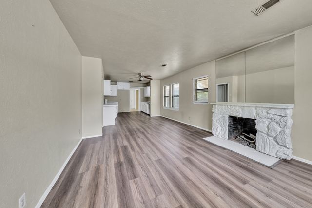 1404 E Tennie Street, Gainesville, TX 76240