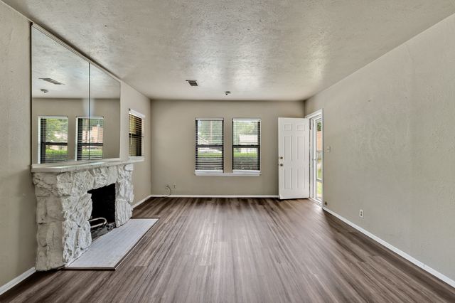 1404 E Tennie Street, Gainesville, TX 76240