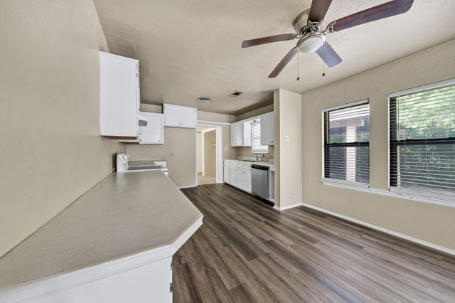 1404 E Tennie Street, Gainesville, TX 76240