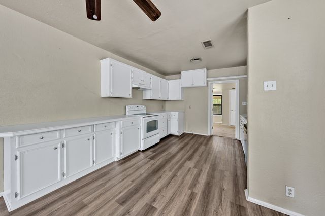 1404 E Tennie Street, Gainesville, TX 76240